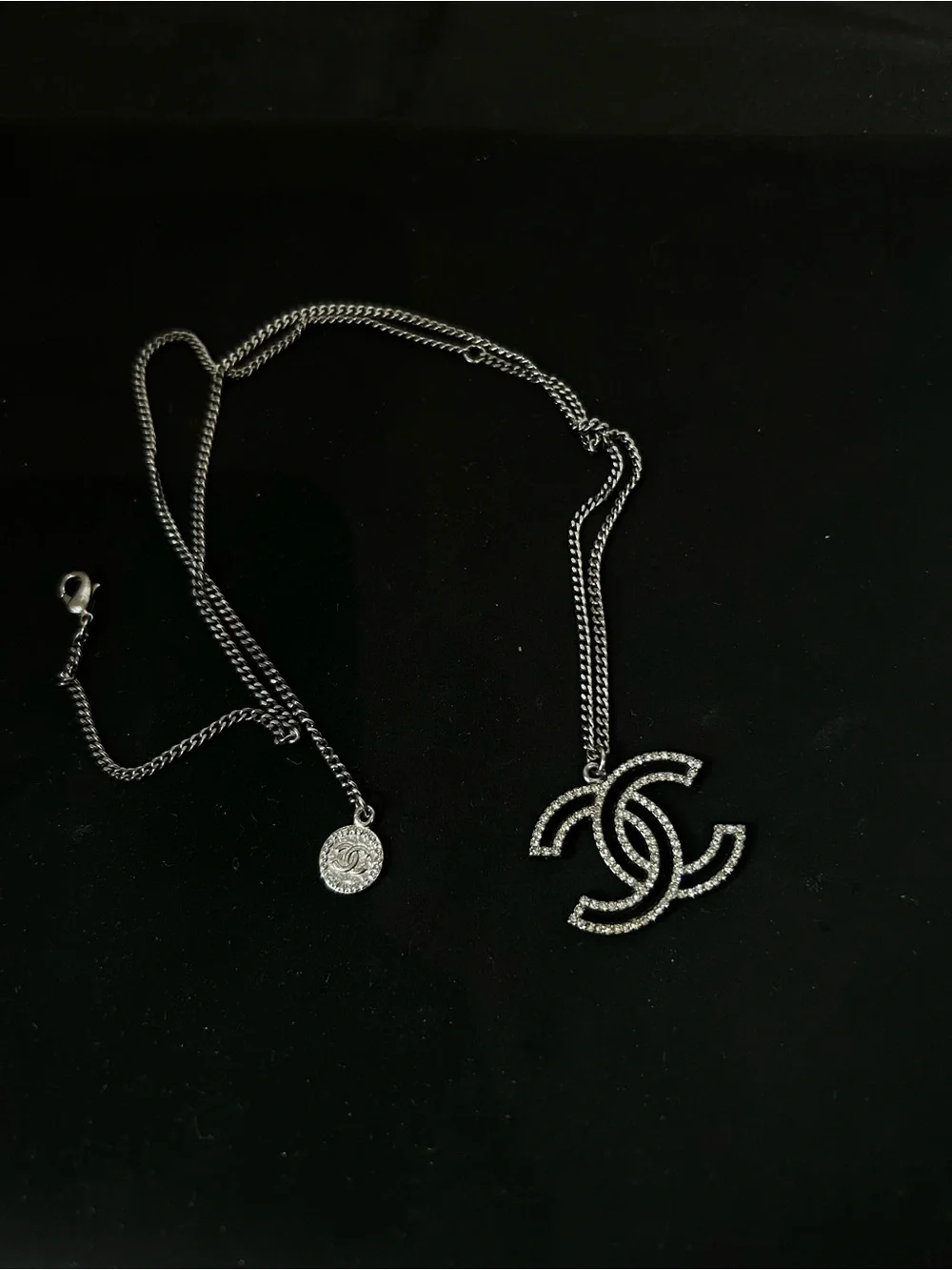 CHANEL Silver Rhinestone Interlocking CC Pendant Necklace